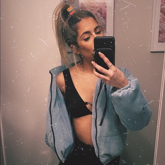 D A N A - Picture 2 of 2